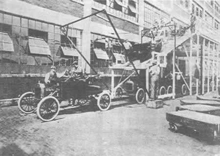 1913-10-7 Henry Ford, the first assembly line