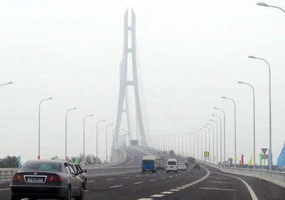 2005-10-7 Third Nanjing Yangtze River Bridge opened to traffic